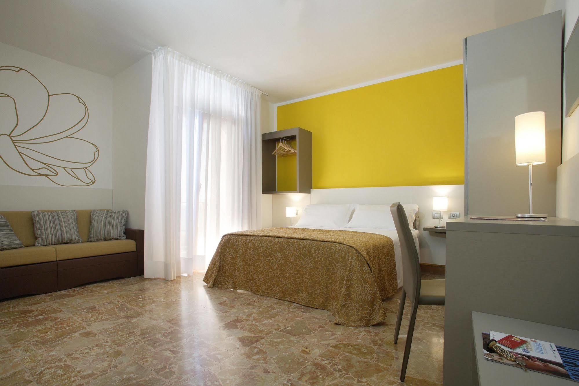 Hotel Sofia Lido di Jesolo Buitenkant foto